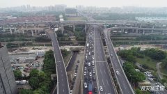 开云(中国)KAIYUN·官方网站 对上海市区高架通行收费，是不是处置上海蓝绿牌矛盾的好主见？