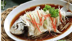kaiyun 粤菜大厨：清蒸鱼，多加1步！鱼肉更好好意思味，莫得腥味